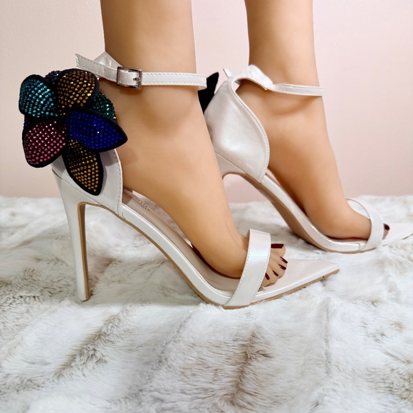 Cape Robbin Shoes - Cape Robbin White 4.5" Stiletto High Heel W/ A Multi-Petal Flower On The Heel